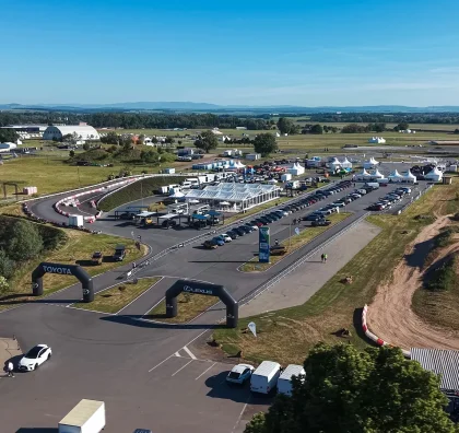 Letecký pohled na areál driving experience