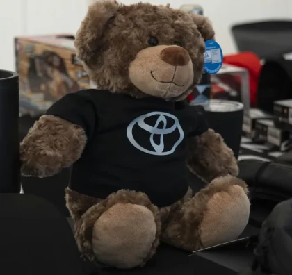 Plyšový medvěd s tričkem Toyota
