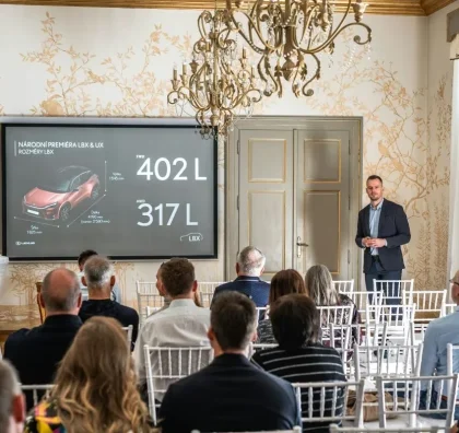 Přednáška v historickém sále s prezentací Lexus