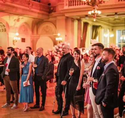 Networking hostů v historickém sále