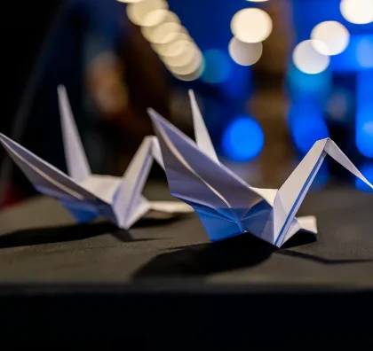 Origami dekorace na konferenčním stole