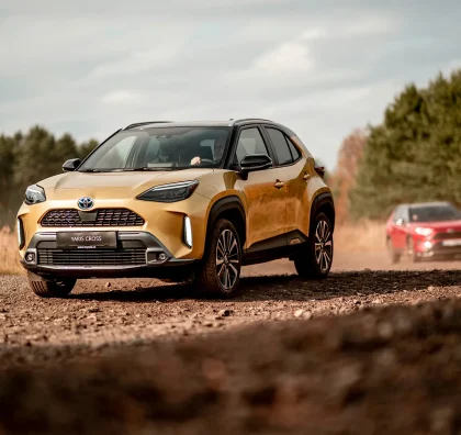 Toyota Yaris Cross v terénu při testovacích jízdách