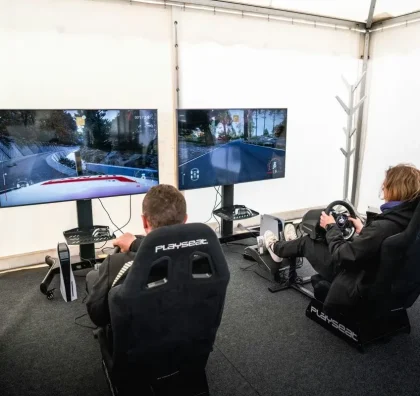 Závodní simulátory pro návštěvníky